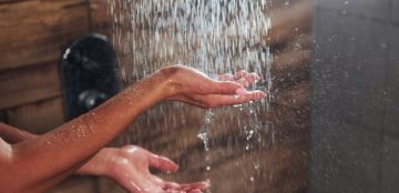 روتين الاستحمام يمنحك بشرة متوهجة! لا تهملي تطبيقه