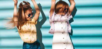 ملابس صيفية للبنات: قطع أساسية لا يمكن الاستغناء عنها