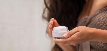 أفضل كريم مرطب للشعر الجاف: وصفات طبيعية وصحية