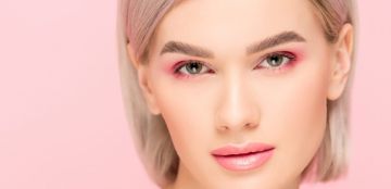 لإطلالات ربيعية مميزة.. تعلمي كيفية تطبيق مكياج بنفسجي مع وردي