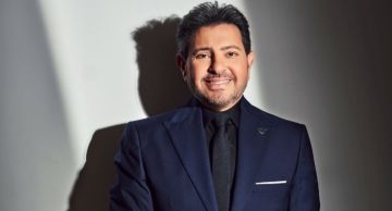 نادية مصطفى: هاني شاكر ما زال تحت الملاحظة بعد انتكاسة الفشل التنفسي