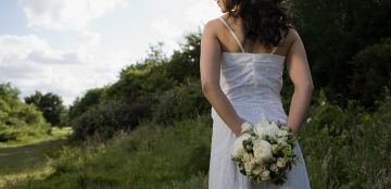 ورد عروس: معايير أساسية لاختيار بوكيه فخمة