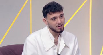 الشامي يحكي متأثرا عن معاناته فترة اللجوء وكيف أثرت عليه وفاة شقيقه