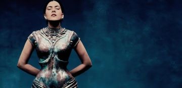 محمد آشي يترك بصمته الفنية في ميت غالا 2026 عبر تصاميم نحتية تعكس روح Costume Art