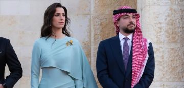 الأميرة رجوة الحسين تستعين بأساور ذهبية مستوحاة من أغنية لفيروز! الأميرة رجوة الحسين تستعين بأساور ذهبية مستوحاة من أغنية لفيروز!