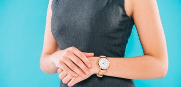 أضرار ارتداء ساعات نسائيه لفترة طويلة..حاولي تجنبها!