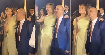 رقص عمرو أديب وزوجته دينا طلعت في حفل زفاف أحد أصدقائهما - فيديو رقص عمرو أديب وزوجته دينا طلعت في حفل زفاف أحد أصدقائهما - فيديو