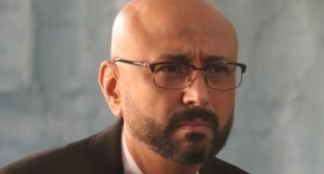 جمال يوسف ناظر مدرسة فى أندر إيدج