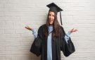 دليلك الأمثل لاختيار فساتين التخرج التي تلائم شخصيتك!