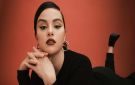 سيلينا غوميز تخطف الأنظار في لندن بإطلالة جديدة بشعر أحمر نحاسي