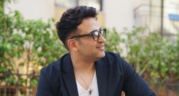 كله حس إني باخد رزقه .. تامر حسين يتحدث عن عمله مع عمرو دياب ويكشف قصة مؤثرة عن أغنية مكانك في قلبي كله حس إني باخد رزقه .. تامر حسين يتحدث عن عمله مع عمرو دياب ويكشف قصة مؤثرة عن أغنية مكانك في قلبي