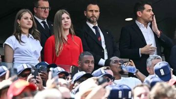 ولية عهد إسبانيا تخطف الأنظار في ليلة تتويج لا روخا بمونديال 2026 ولية عهد إسبانيا تخطف الأنظار في ليلة تتويج لا روخا بمونديال 2026