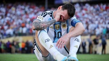 كيف تعاطف المشاهير مع دموع ميسي في نهائي كأس العالم؟ كيف تعاطف المشاهير مع دموع ميسي في نهائي كأس العالم؟