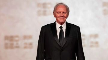 أنتوني هوبكنز يطلق أول ألبوم موسيقي بعمر 88 عاما أنتوني هوبكنز يطلق أول ألبوم موسيقي بعمر 88 عاما