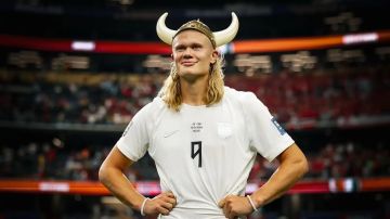 هالاند يفاجئ الجماهير بأغرب تذكار من كأس العالم هالاند يفاجئ الجماهير بأغرب تذكار من كأس العالم
