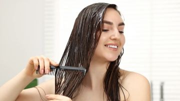 ماسكات طبيعية تعيد الحيوية إلى شعرك المصبوغ ماسكات طبيعية تعيد الحيوية إلى شعرك المصبوغ