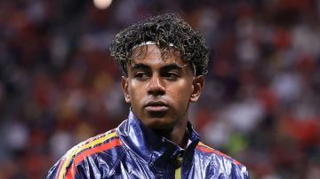 صورة ميسي ولامين يامال.. من بين ذراعيه طفل إلى مواجهته في نهائي كأس العالم