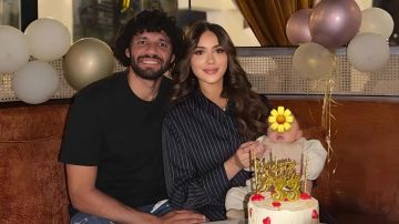 زوجة محمد النني تنفي الانفصال وتوضح سبب حذف الصور