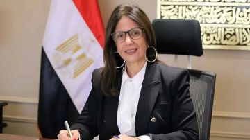 استقالة وزيرة الثقافة المصرية جيهان زكي بعد الحكم النهائي