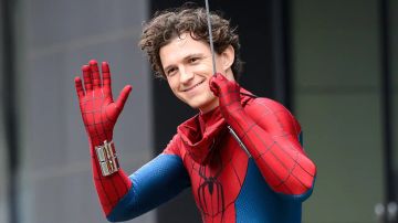 توم هولاند يشيد بميسي ويكشف عن مشروعه الجديد
