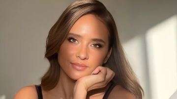فرحة هستيرية لـ نيللي كريم بعد هدفي مصر ضد الأرجنتين فرحة هستيرية لـ نيللي كريم بعد هدفي مصر ضد الأرجنتين