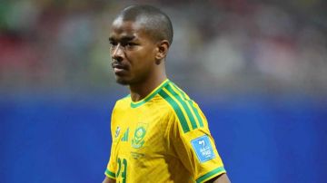 وفاة لاعب جنوب إفريقيا بعد أيام من مشاركته في كأس العالم وفاة لاعب جنوب إفريقيا بعد أيام من مشاركته في كأس العالم