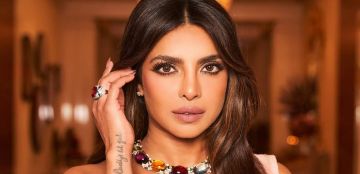بتوقيع من ديور.. لوك ريفي مميز ولافت لبريانكا شوبرا في مدرجات ويمبلدون