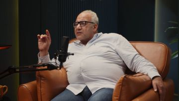 بيومي فؤاد عن واقعة إتلاف لوحة فنية خلال عمله بوزارة الثقافة: القصة مش صحيحة.. رويتها بهدف الضحك