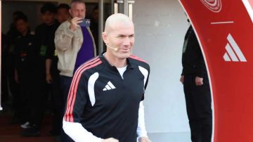 زيدان يقترب من تدريب منتخب فرنسا براتب استثنائي زيدان يقترب من تدريب منتخب فرنسا براتب استثنائي