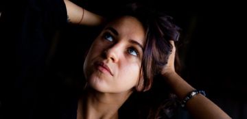 كيف أتخلص من الخجل ؟ طرق فعالة جربيها بنفسك كيف أتخلص من الخجل ؟ طرق فعالة جربيها بنفسك