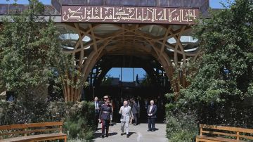لماذا زار الملك تشارلز أول مسجد صديق للبيئة في أوروبا؟