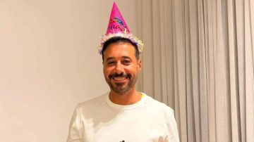 أحمد السعدني يحتفل بعيد ميلاده وسط أسرته وأصدقائه أحمد السعدني يحتفل بعيد ميلاده وسط أسرته وأصدقائه