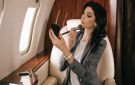 خطوات للحفاظ على مكياجك ثابتا ومنتعشا أثناء السفر - xx