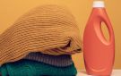 كيفية تنظيف بلوزات نسائية داكنة في المنزل وعدم تعرضها للبهتان - xx