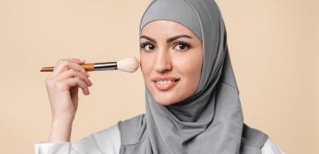 مكياج خليجي ناعم: أسرار الإطلالة الفاخرة والجذابة