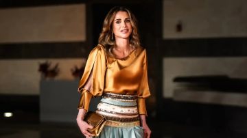 أناقة الملكة رانيا في عيد ميلادها... حضور ملكي بأسلوب متجدد أناقة الملكة رانيا في عيد ميلادها... حضور ملكي بأسلوب متجدد
