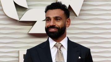 رامي جمال يهدي محمد صلاح أغنية بعد انتقاله إلى طرابزون سبور رامي جمال يهدي محمد صلاح أغنية بعد انتقاله إلى طرابزون سبور