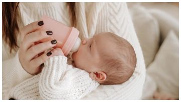 كيف تطبقين الرضاعة المختلطة من دون التأثير على حليب الأم؟ كيف تطبقين الرضاعة المختلطة من دون التأثير على حليب الأم؟