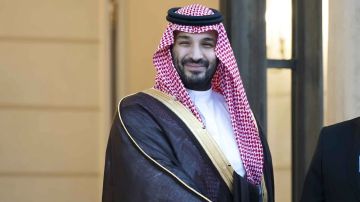 النجوم يحتفون بعيد ميلاد الأمير محمد بن سلمان النجوم يحتفون بعيد ميلاد الأمير محمد بن سلمان