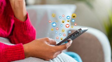 فرنسا تلغي حظر وسائل التواصل لمن هم دون 15 عاما