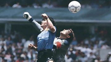 كرة يد مارادونا في مونديال 1986 تباع بثمن صادم
