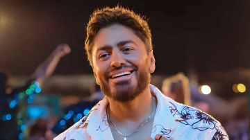 تامر حسني يتحدث عن الأبوة ويشارك فيديو كليب لـ عايزك توعديني