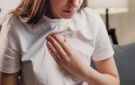 طرق طبيعية لعلاج حرقة المعدة والحموضة في المنزل بسرعة