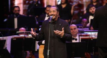 (100 سنة غنا) ... حين يعيد علي الحجار فتح خزائن الذاكرة في ليلة عمر خيرت