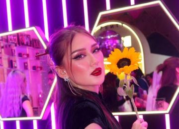 بروح الفخر والاعتزاز.. قمر تركستاني تحتفل باليوم الوطني السعودي بإطلالة تجميلية مبتكرة