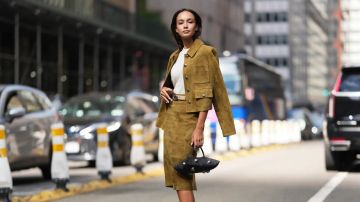 الـPencil Skirt تفرض حضورها في خريف 2026