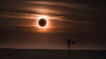 موعد كسوف الشمس الكلي في مصر 2027.. ظلام يستمر لأكثر من 6 دقائق موعد كسوف الشمس الكلي في مصر 2027.. ظلام يستمر لأكثر من 6 دقائق