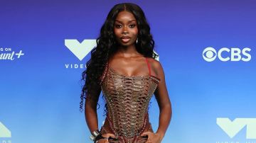 أغرب إطلالات MTV VMAs 2026.. جرأة وتصاميم غير مألوفة أغرب إطلالات MTV VMAs 2026.. جرأة وتصاميم غير مألوفة