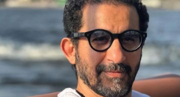 أحمد حلمي: المسرح تجربة مختلفة وبحب الشغل مع حمدي الميرغني أحمد حلمي: المسرح تجربة مختلفة وبحب الشغل مع حمدي الميرغني