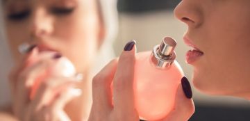 تعرفي على كيفية تثبيت العطر ليدوم بطريقة طويلة تعرفي على كيفية تثبيت العطر ليدوم بطريقة طويلة